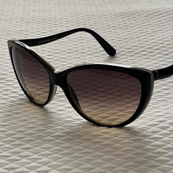 Alexander McQueen Sunglasses main image 8